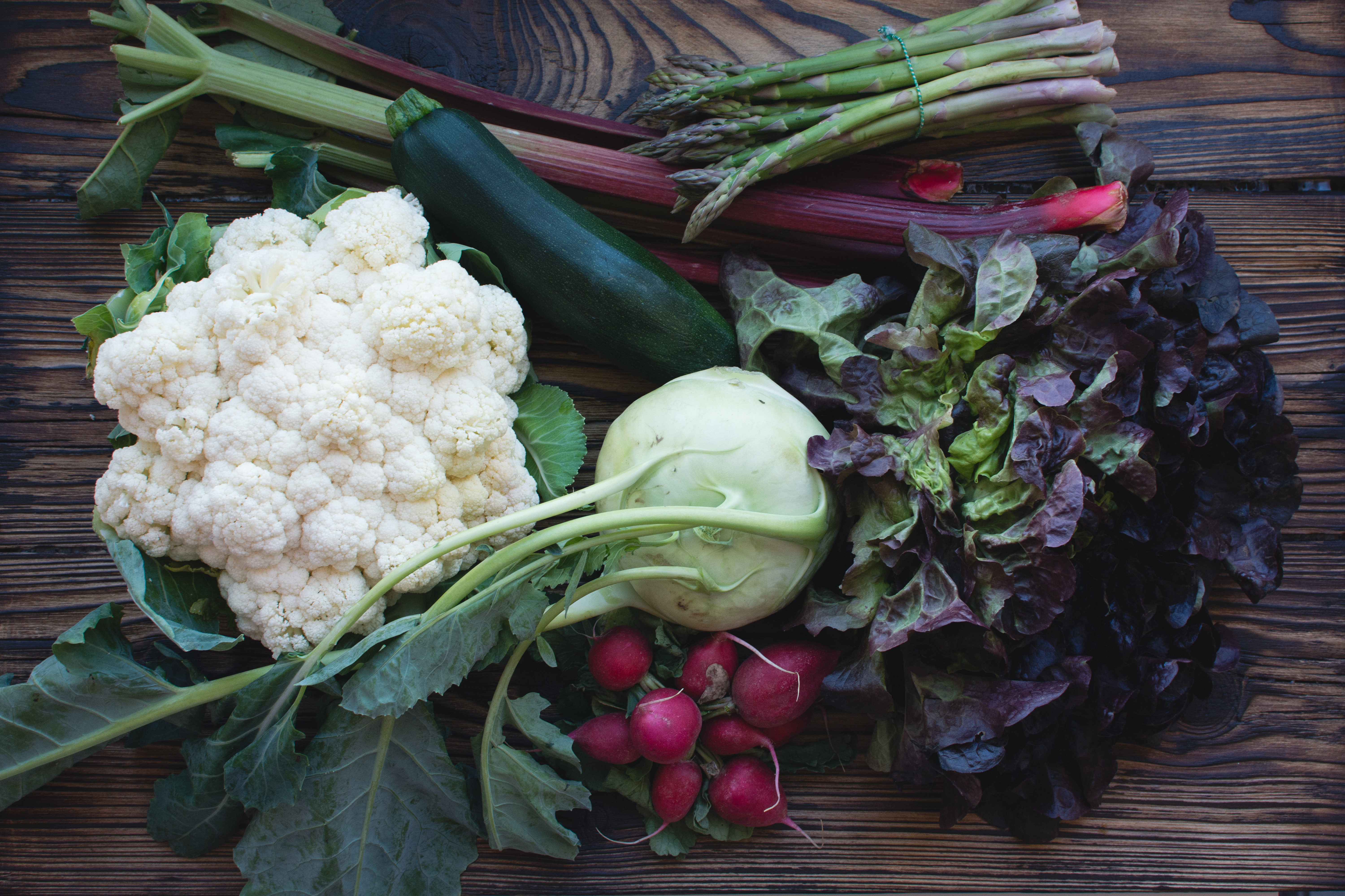 Овощи и фрукты. Овощные растения которые. Овощные культуры растения. Огородные растения для детей. Морковь на грядке.